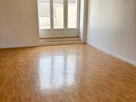 location t4 duplex 83m2 terrasse 50m2 à chassignelles dpe d garage