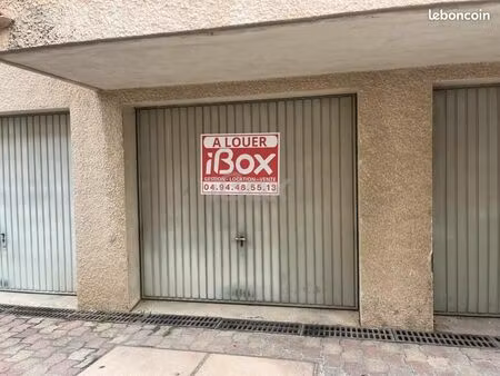 parking 16 m² cuers