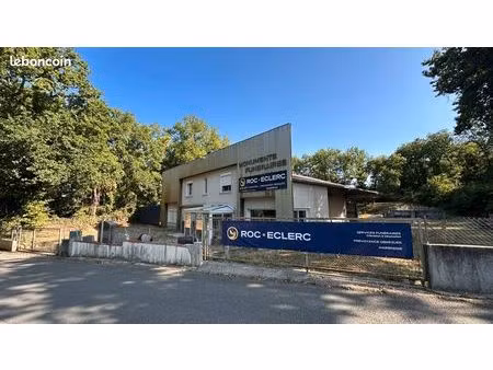 local commercial 300 m² saint benoit