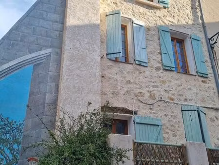 location maison de village