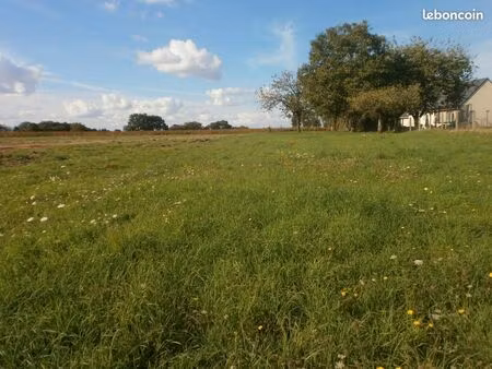 terrain constructible 1700m² à 25 min de rennes