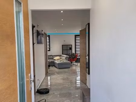 résidence sécurisée entièrement rénové – 2 balcons – parking + cave