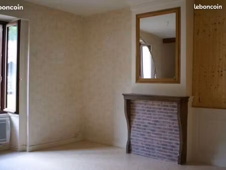 f2 en mezzanine au ventre ville