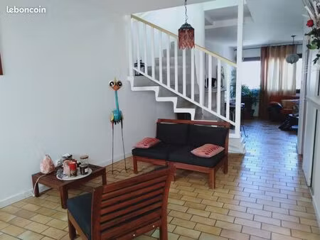a vendre  appartement atypique type 5 (4 chambres et une pièce principale)