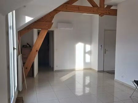 appartementf2 60m2 terrasse17m2 climatisé ascenseur face gare sncf lignep crecy la chapell