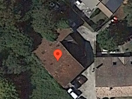 bâtiment de 200m2 sur parcelle de 700m2