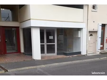 local commercial à louer (centre ville bressuire)