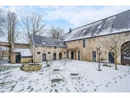 magnifique maison kangourou dans un corps de ferme