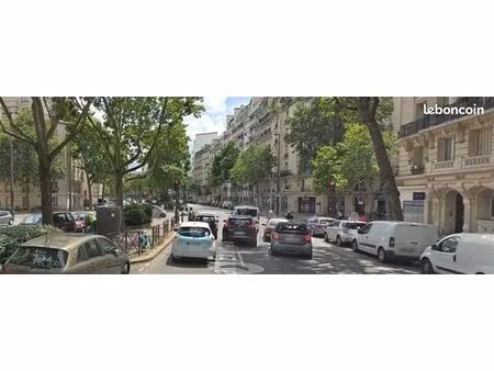 boutique 219 m² paris