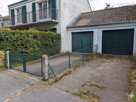 garage extérieur sécurisé [avec électricité] grand stockage (36m2)