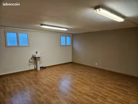 bureau/local professionnel – 28 m²