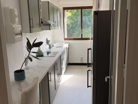 appart f3 standing 75m2 2ch balcon et parking