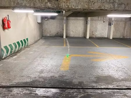 place parking 9e haussman grands magasins