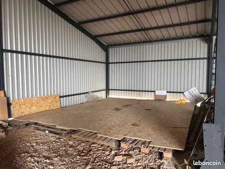 box stockage fermé 50m2