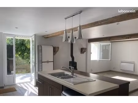 maison mitoyenne rénovée -centre du village