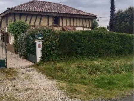 maison en colombage à la campagne
