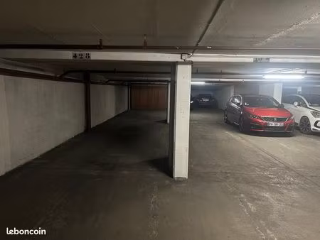 parking voiture/moto - 1 place voiture park ss terrain