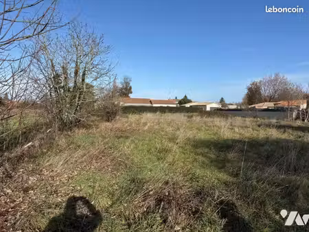 terrain 829 m² coulon