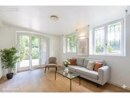 le charme de la meulière : studio sans vis-à-vis