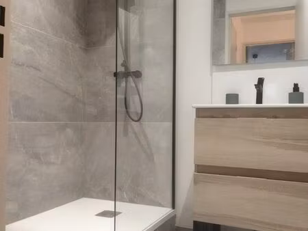 f2 55 m2 avec balcon - quartier gare saint-léon - centre des congrès