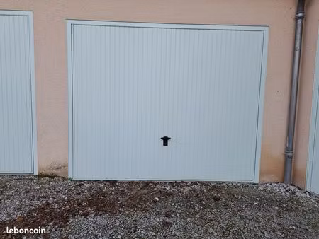 location garage véhicule ou stockage meubles