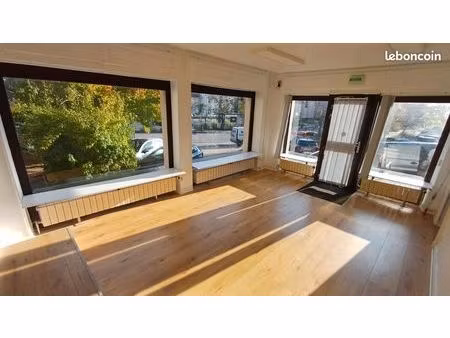 local commercial 60m2