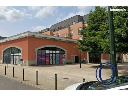 local 142 m² corbeil-essonnes