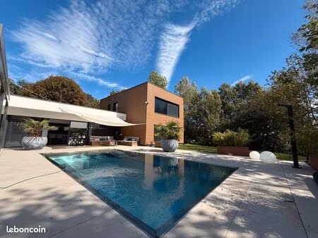 maison contemporaine ossature bois - 168 m2 - piscine miroir - terrain paysagé