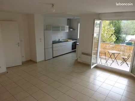 appartement t3  64 m2  donzere