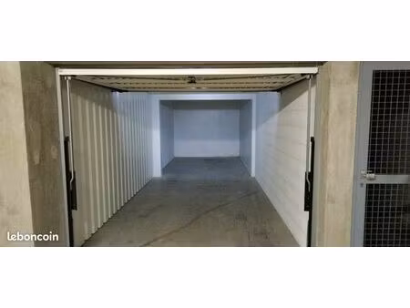 grand garage-box de 23 m2 deuxième sous-sol sécurisé  rue françois mitterrand 67200 strasb