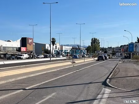 local commercial 300 m²