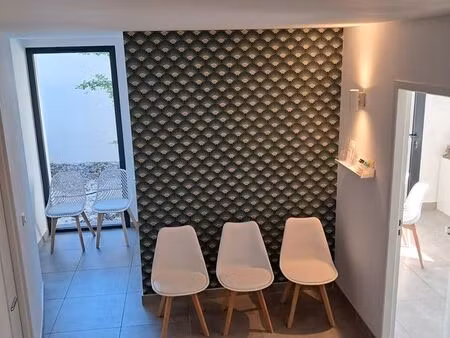 loue un local professionnel calme et lumineux