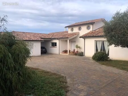 villa à pechbonnieu