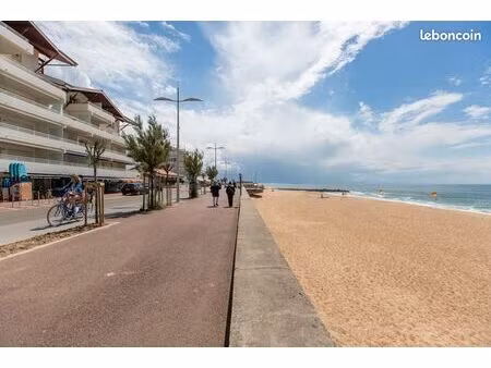 appartement t4 + 2 lots de garages à la residence la croisiere   en front de mer   au 3 em