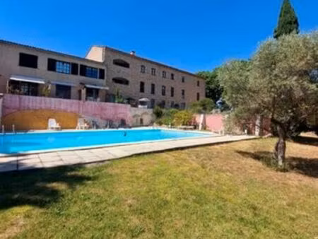 appartement avec piscine et terrasse vue imprenable sur le luberon