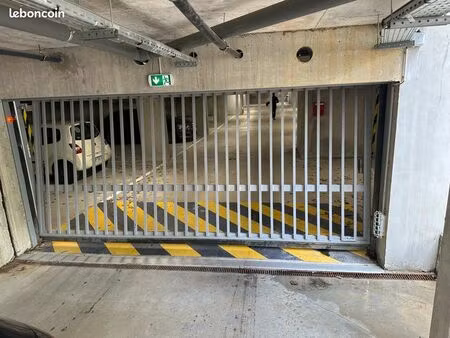 place de parking sécurisé 174 boulevard robert schuman