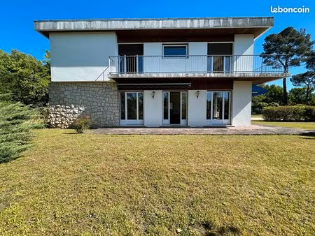 maison 6 pièces 196 m²