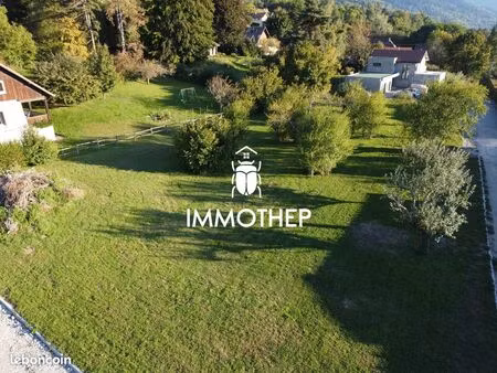 terrain 730 m² saint-martin-d'uriage