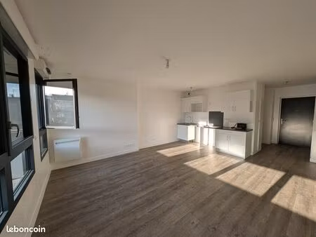 location grand studio villepinte vert galant