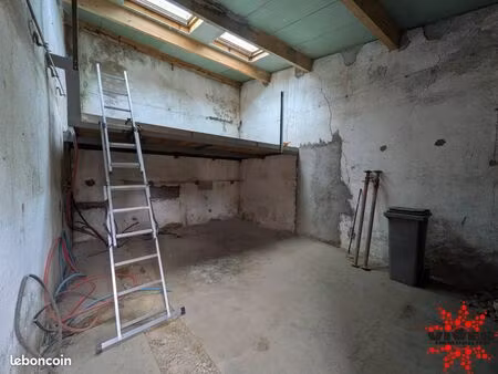 parking/box 1 pièce 40 m²