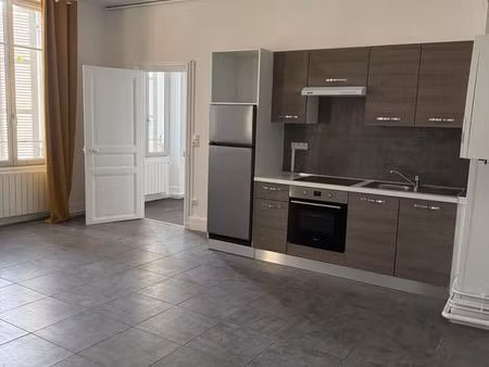 t3 - 82 m² - centre ville - wifi inclus