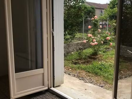 grand t2 au rez-de-chaussée ( 71 m2)