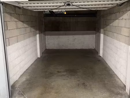 location garage box fermé