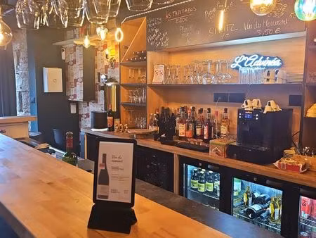 local commercial bar à vin