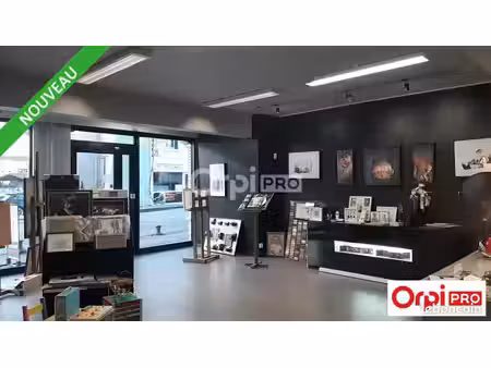 local commercial 151 m²