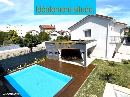 maison 8 pièces 153 m²