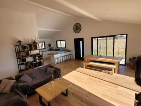 maison 4pieces de 121m2 avec piscine