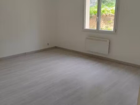 a louer un f3 de 76 m2 avec un jardin à mantes la ville proche de toutes commodités