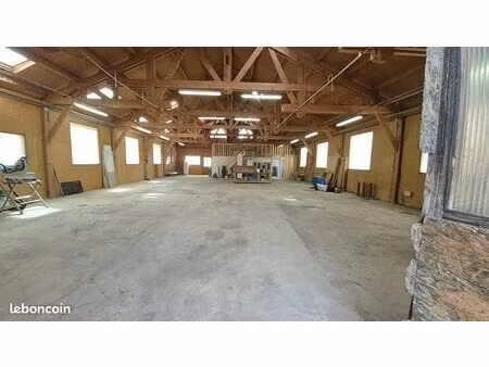 dépôt a louer avec terrain