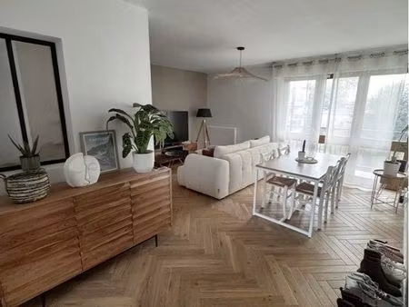 bel appartement traversant de 64 m² entièrement rénové – 2 chambres  cave  séchoir – caudé